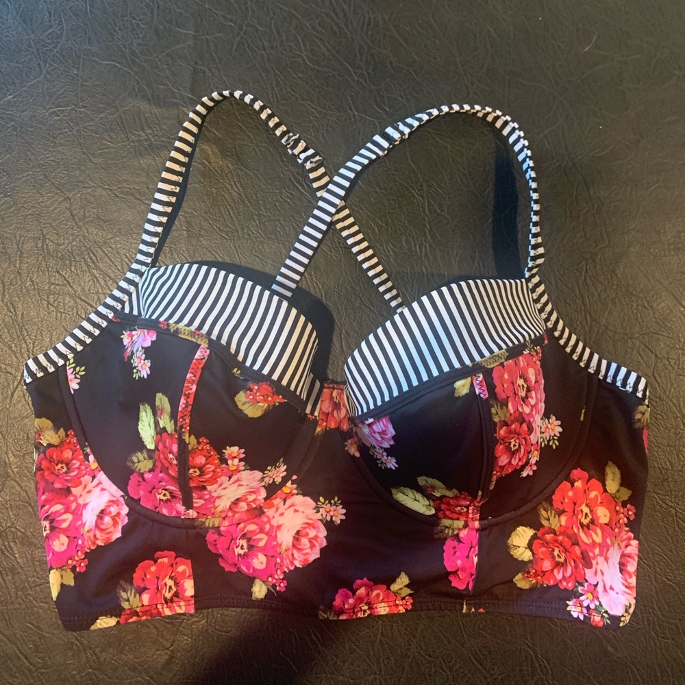 Underwire swim bikini top